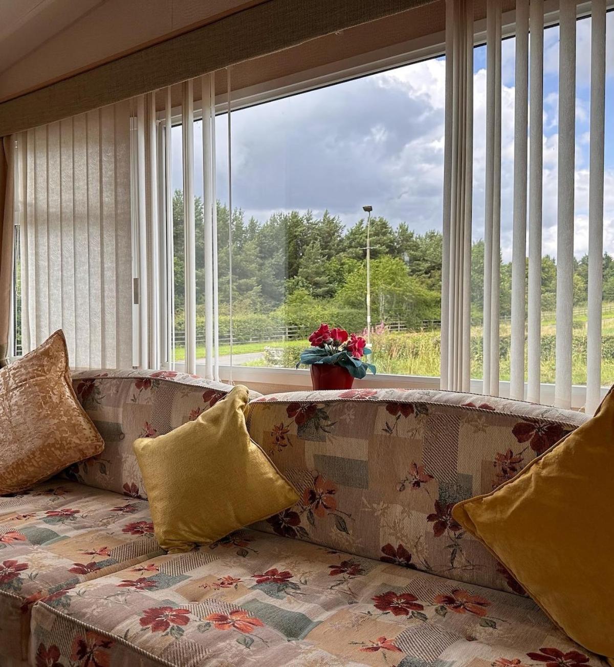 4-Bedroom Cosalt Caravan In Uddingston, Glasgow Luaran gambar